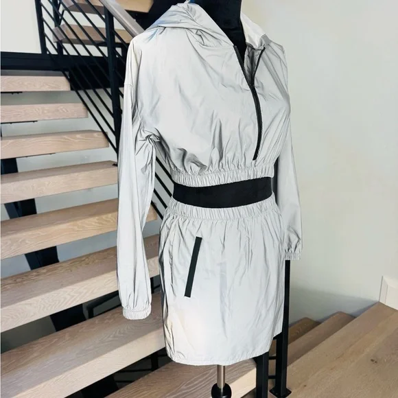 Stylish Silver Reflective Women's Skirt Set - Picture 4 of 6